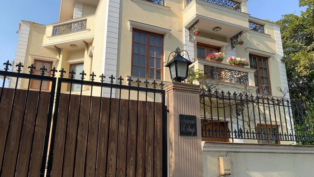 Crest 4000 / corner lower club facing / mixed at 24.5 Cr. 