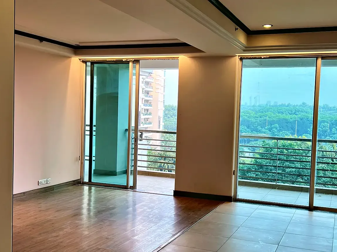 DLF Aralias
